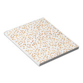 Gold Leaf Confetti im rosa Hintergrund Notizblock (angewinkelt)