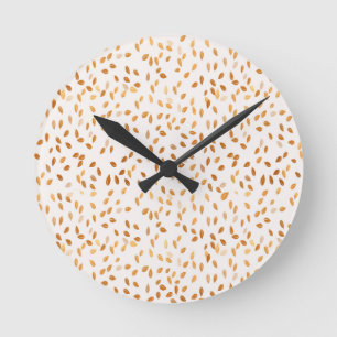 Gold Leaf Confetti on Pink Background Runde Wanduhr