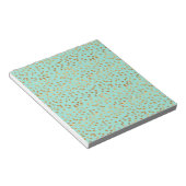 Gold-Leaf-Konfetti-Muster auf Minze Notizblock (angewinkelt)