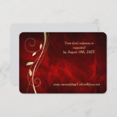 Gold Leaf Swirl Deep Red Wedding RSVP Card (Vorne/Hinten)