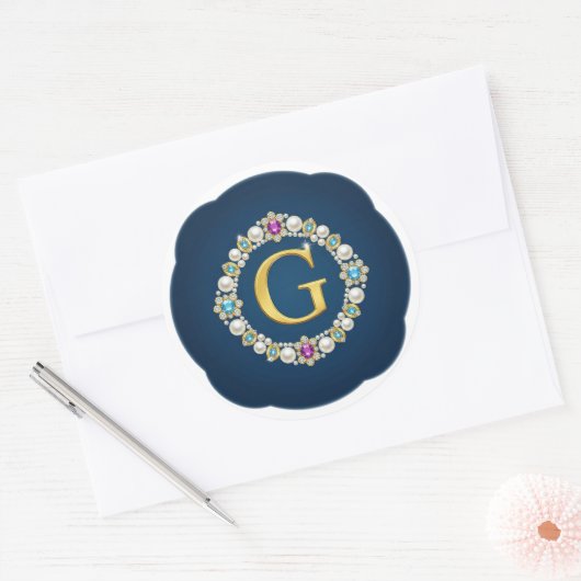 Gold Letter G Pendant Embellished With Pearls Runder Aufkleber (Umschlag)