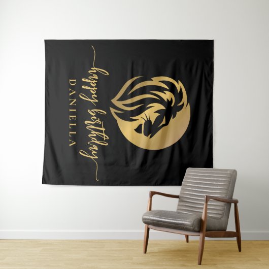 Gold Lion Leo Happy Birthday mit Namen Wandteppich (Beispiel (Horizontal))