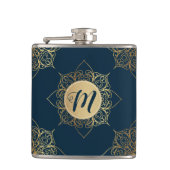 Gold Mandala Damask Muster und Monogram Flachmann (Vorderseite)