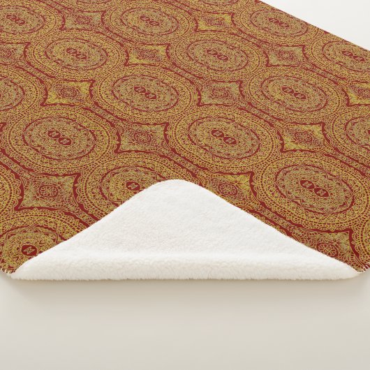 Gold Mandala Print on Red Sherpadecke (3/4)