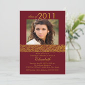 Gold & Maroon Red Foto Abschluss Einladung (Stehend Vorderseite)