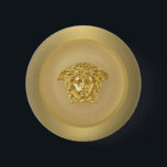 Gold Medusa Medallion Button<br><div class="desc">Runder Knopf mit dem Bild einer Medusa Medusa Medaille aus Gold. In der griechischen Mythologie wurde Medusa von dem griechischen Held Perseus geköpft, der dann ihren Kopf als Waffe benutzte, bis er es der Göttin Athena gab, um auf ihrem Schild zu platzieren. In der klassischen Antike erschien das Bild des...</div>