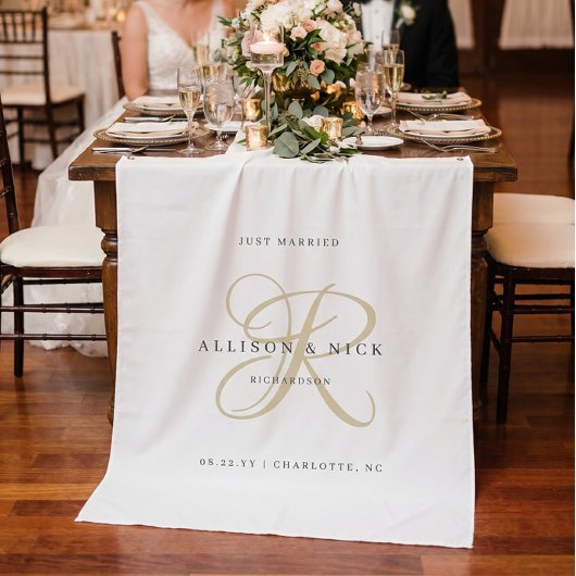 Gold Minimalistic Monogram Just Married Reception Wandteppich