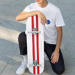 Gold Monogram Classic Red White Racing Stripes Skateboard<br><div class="desc">Erstellen Sie Ihre eigenen, personalisierten, klassischen Rot-Weiß-Rennstreifen, coole, stilvolle, elegante Imitate Gold Typografie Drehbuch, beste Qualität harten Rock-Ahorn-Wettkampfdeck skateboard. Zum Anpassen geben Sie einfach Ihren Namen / Monogramm / Initialen ein. Während Sie hinzufügen / Design, werden Sie in der Lage sein, eine Vorschau auf Ihre Erstellung zu sehen, während der...</div>