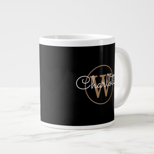 Gold Monogram Elegant Girly Script Black Jumbo-Tasse (Vorderseite Rechts)
