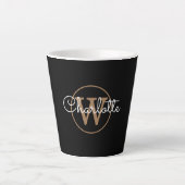 Gold Monogram Elegant Girly Script Black Milchtasse (Vorderseite)