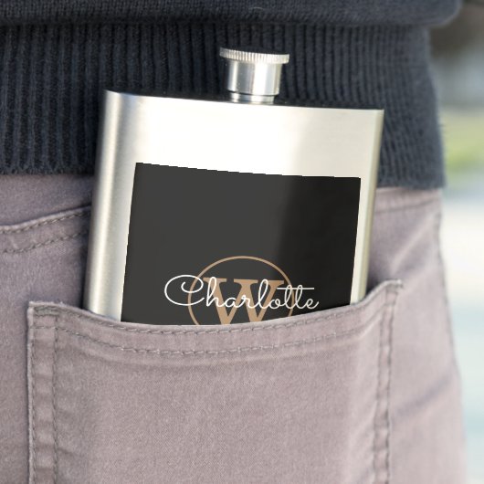 Gold Monogram Elegant Modernes Script Black Flachmann (Beispiel)