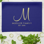 Gold Monogram Family Name Navy Blue Solid Color Geschirrtuch<br><div class="desc">Individuelle Upload Fügen Sie Ihren Foto- oder Logo-Text elegant Moderne Niedliche Mit Monogramm Küche & Essens / Tisch & Küche Linens/ Erstname Familienname Template Gold Monogram Navy Blau Farbkastenhandtuch.</div>