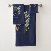 Gold Monogram Greenery Floral Navy Blue Badhandtuch Set (Insitu)