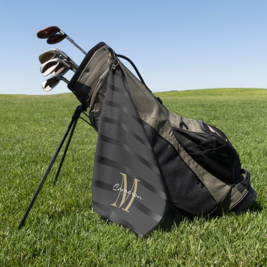 Gold Monogram Initial und Name auf schwarz Golfhandtuch (Gras)