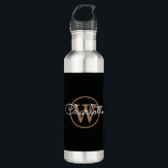 Gold Monogram Modern Script Black  Edelstahlflasche<br><div class="desc">Klassischer,  schwarzer und goldfarbener,  monogramm Wasserwäscher. Sie können den Namen,  das Monogramm personalisieren und den Schriftart und die Farben anpassen,  um Ihr eigenes einzigartiges Design zu erstellen. von Thisisnotme© entwickelt</div>