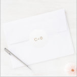 Gold Monogram Modern Wedding Runder Aufkleber<br><div class="desc">Minimalist and modern design.</div>