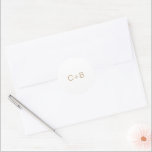 Gold Monogram Modern Wedding Runder Aufkleber<br><div class="desc">Minimalist and modern design.</div>