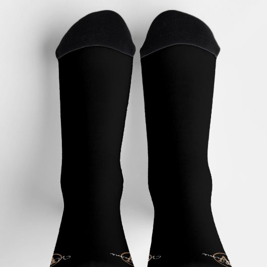 Gold Monogram Script Name Elegant Black Socken (Oben)