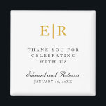 Gold Monogram Vielen Dank Elegant Wedding Gevor Magnet<br><div class="desc">Eleganter Hochzeitsfavorit Magnet mit einem einfachen Design mit der Botschaft: "Danke, dass du mit uns gefeiert hast". Oben sind Ihre beiden ersten Monogramm in Imitat Gold und unten sind Ihre Namen in Kalligraphie und Datum in einem Serif-Schriftart, über einen weißen Hintergrund. Diese eleganten und stilvollen Magnete machen Ihre Gäste zu...</div>