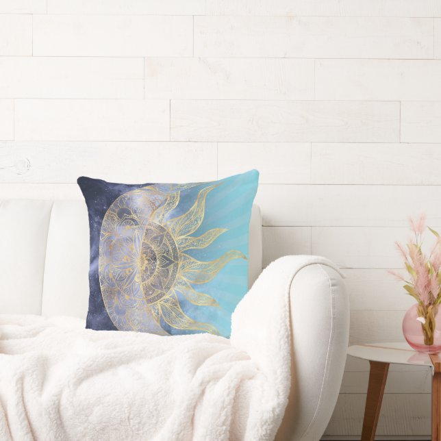 Gold Moon Sun Mandala Celestial Design Kissen (Liege)