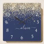 Gold Navy Blue Glitzer Script Monogram Girl Name Quadratische Wanduhr<br><div class="desc">Monogram Name Clock: Gold und Navy Blue Sparkle Glitzer Script. Das macht den perfekten 16 Geburtstag,  Hochzeit,  Brautparty,  Jubiläum,  Babydusche oder Junggeselinnen-Abschied Geschenk für jemanden,  der Lieben glamourösen Luxus und schicke Stile.</div>