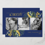 Gold Navy Blue Verheiratet & Bright Schwarz-weißes Folien Feiertagskarte<br><div class="desc">Die elegante Gold Navy Blue Verheiratet & Bright Black & White Foto Foil Holiday Card feiert mit dieser luxuriösen "Verheiratet & hell" Weihnachtskarte Ihre erste Urlaubssaison. Diese Karte ist so konzipiert, dass sie die Eleganz Ihrer Gewerkschaft widerspiegelt. Sie zeichnet sich durch eine atemberaubende Mischung aus tiefblauem Marineblau und glänzender Goldfolie...</div>