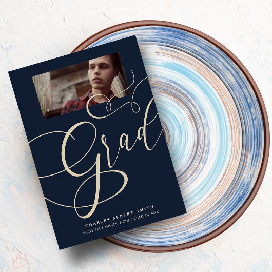 Gold & Navy Moderne Typografie Grad Foto Graduate Einladung