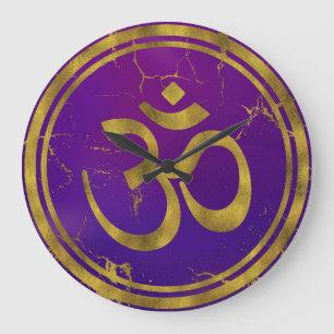 Gold OM symbol - Aum, Omkara  on Purple/Indigo Große Wanduhr
