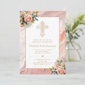 Gold Ornate Cross Peach Pink Floral Girl Baptism Einladung (Stehend Vorderseite)
