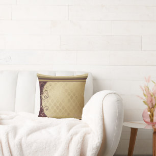 Gold Pattern und Burgungy Kissen