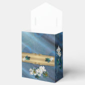 Gold, PfauenFedern auf Smaragdgrüner Seide Geschenkschachtel (Geöffnet)