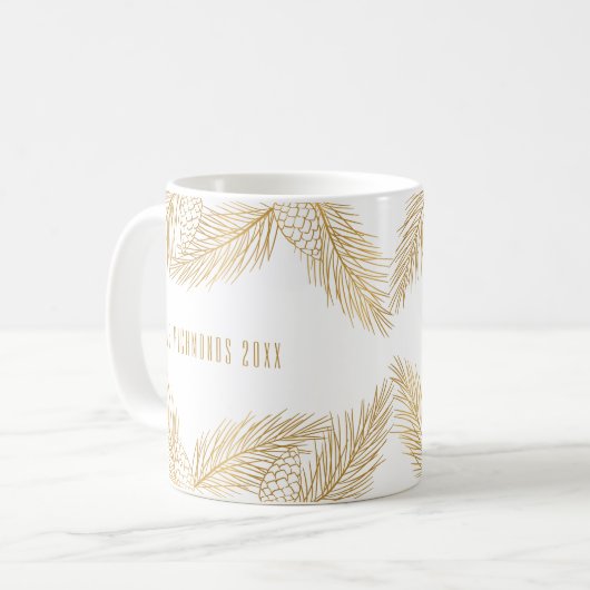 Gold Pinecones und Pine Needles Weihnachten Kaffeetasse (Vorderseite Links)