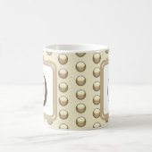 Gold Polka Dot Bold Monogram Kaffeetasse (Mittel)