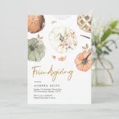 Gold Pumpkin Friendsgiving Dinner Einladung (Stehend Vorderseite)