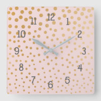 Gold Punkte auf der Kinderzimmer-Uhr in Rosa