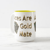 Gold Quad Aces Poker Cards, Zweifarbige Tasse (Vorderseite Links)