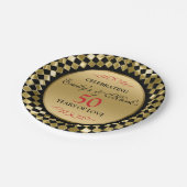 Gold Rhomboid und Red Wirbel - Gold-Jubiläum-Dinne Pappteller (Schrägansicht)