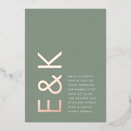 GOLD-ROSE mit einfacher Sage Green Ultra Monogram Folieneinladung (Vorderseite)