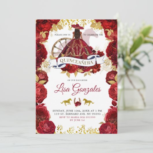 Gold Rote Rosen Western Charra Boots Quinceañera Einladung (Stehend Vorderseite)