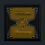 Gold Satin Lace Hochzeitstag Geschenkboxen<br><div class="desc">Einzigartige und stilvolle Fraktal-Spitze in dunklem Gold und blau/grün - Exquisite und elegante Brauchtum, Jubiläum oder Verlobung. Persönlich mit Namen, Jubiläumsdaten und anderen wichtigen Details gestalten - in einer wunderschönen hölzernen Geschenkboxen, um Ihre besonderen Seepsakes behalten. Schenken Sie sich ein wunderbares Geschenk - füllen Sie die Schachtel mit Erinnerungen, Fotos....</div>