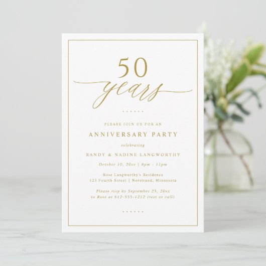 Gold Script 50th Wedding Anniversary Party Einladung (Stehend Vorderseite)