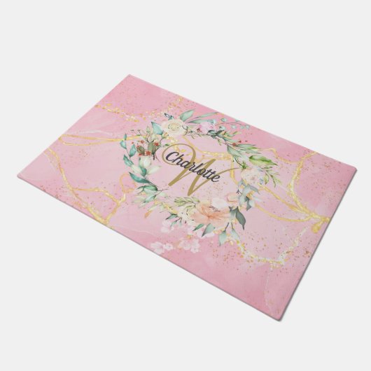 Gold Script Monogram Pink Geode Agate Floral Fußmatte (Schrägansicht)