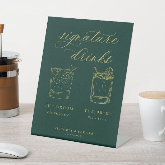 Gold Script Signature Drinks Emerald Wedding Sockelschild (In SItu)