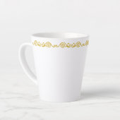 Gold Scrollwork Latte Tasse (Linke Ecke)