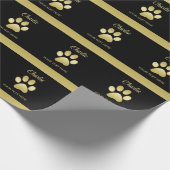 Gold Shiny Dog Paw auf schwarzem Hintergrund Geschenkpapier (Ecke)