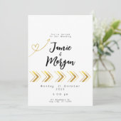Gold Shiny Heart Arrow White Wedding Einladung (Stehend Vorderseite)