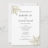 Gold Snowflakes on White Winter Wedding Einladung (Vorderseite)