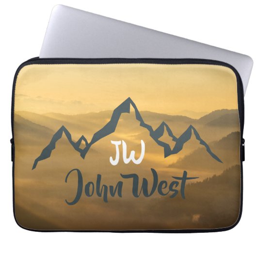 Gold Sonnenaufgang personalisierbare Berge Monogra Laptopschutzhülle (Vorderseite)
