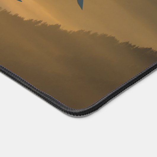 Gold Sonnenaufgang personalisierbare Berge Monogra Schreibtischunterlage (Ecke)