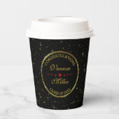 Gold-Spargel über schwarzem Hintergrund - Abschlüs Pappbecher (Rückseite)